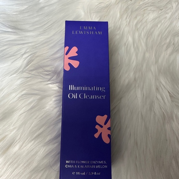 EMMA LEWISHAM
Illuminating Oil Cleanser - Picture 3 of 8